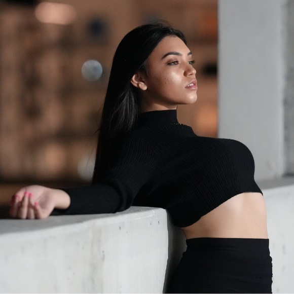 Meet your Posher, Isabella - Picture 2 of 3